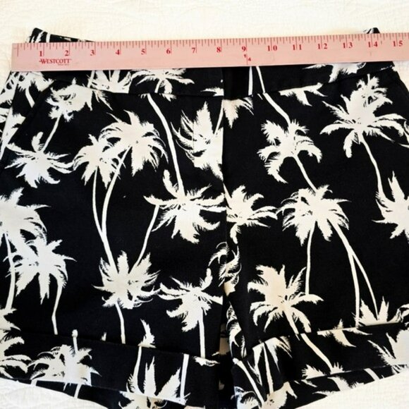 Apt. 9 Women's Shorts Size 4 Black White Palm Trees Pockets Tropical Vacation - Picture 6 of 13